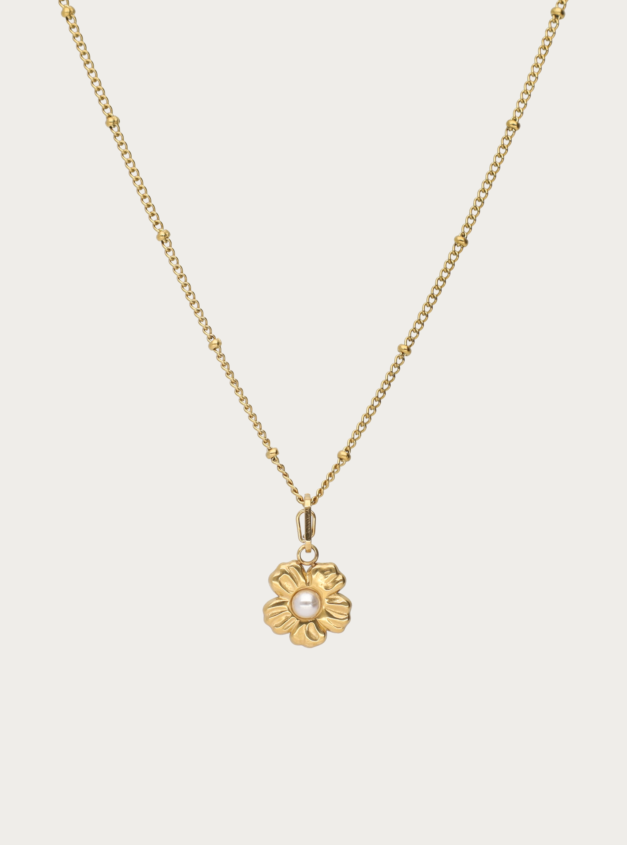 Bolletjesketting met bloemvormige bedel met imitatieparel