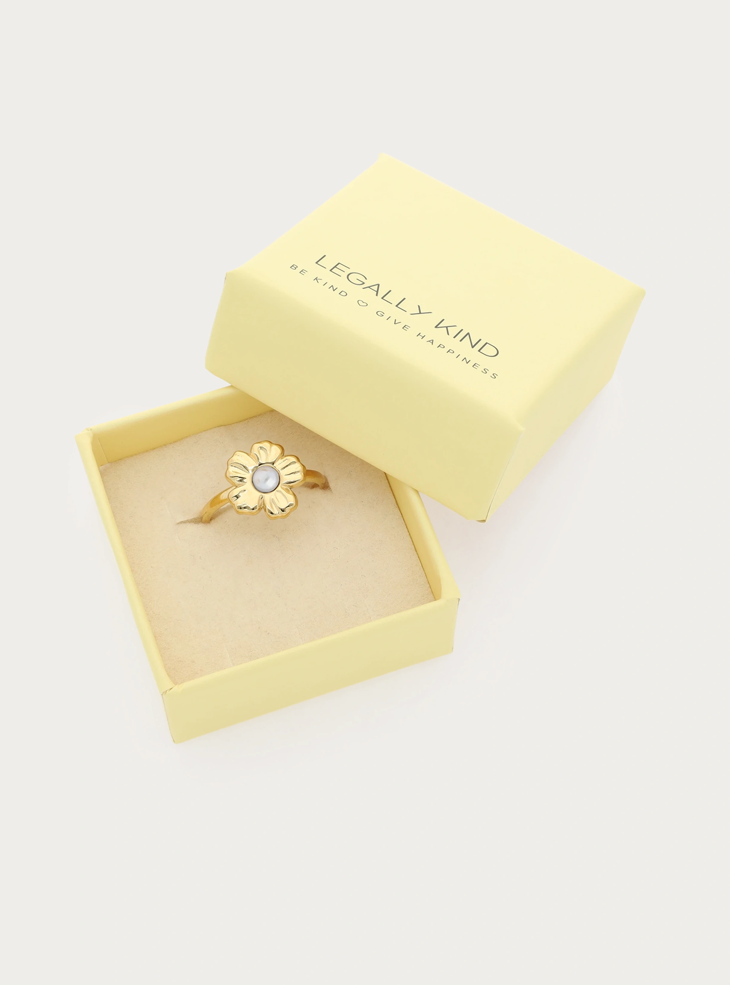 Ring met imitatieparel - bloemvorm