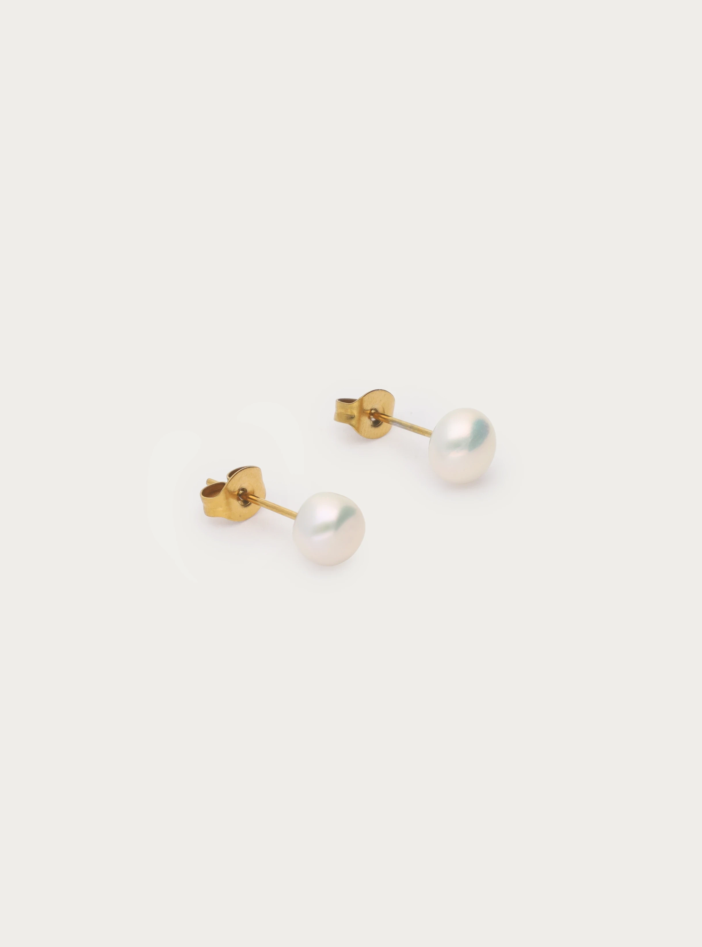 Stud met imitatieparel - 6 mm