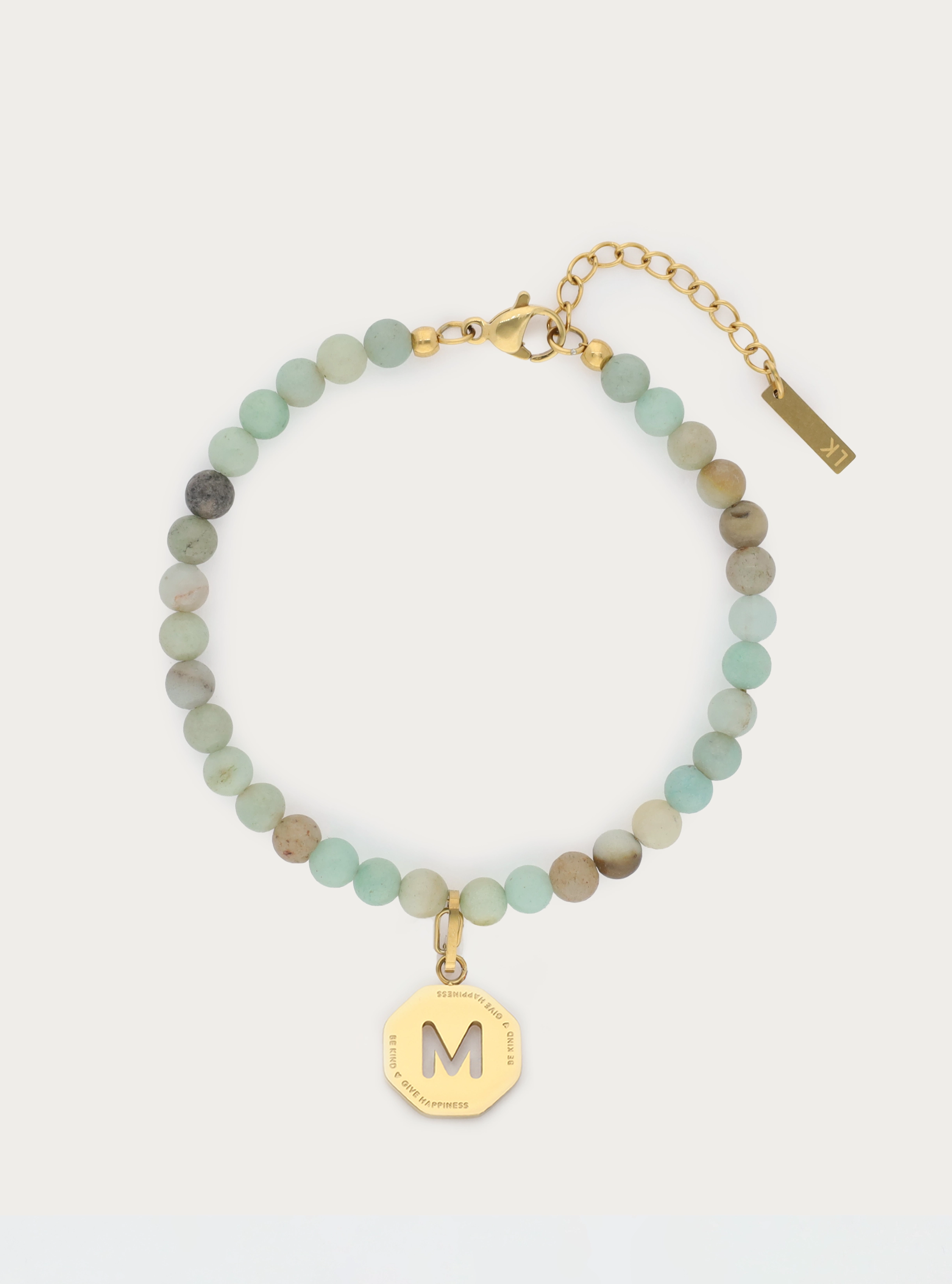 Armband van ronde natuursteen met octagonvormige initiaal bedel 'be kind' - 4 mm